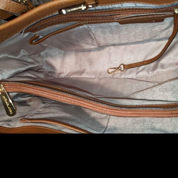 Michael kors heels and hand bag bundle - Picture 4 of 5